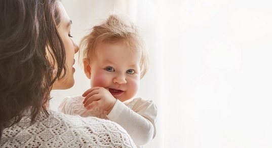 Развитие девочки в 10 месяцев: есть ли отличия