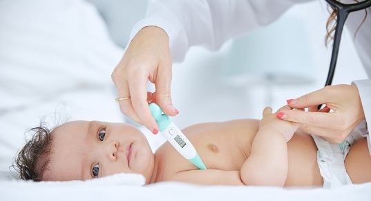 Температура у грудничка держится несколько дней или неделю