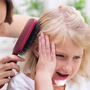 Выпадение волос у детей: возможные причины и лечение