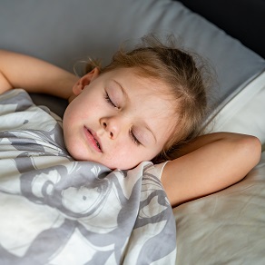 Скрежет зубами во сне у ребенка